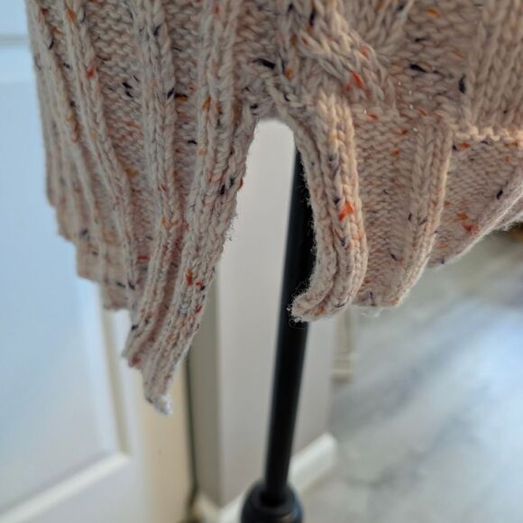 Cupio Cream V-Neck Cable Knit Sweater - Picture 5 of 8